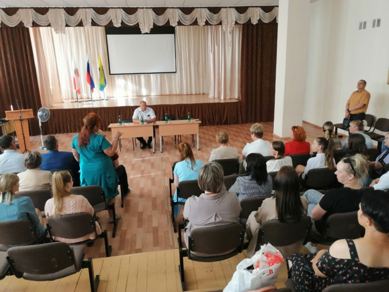 Встречи главы с жителями поселений Вольского муниципального района. Встречи главы с жителями поселений Вольского муниципального района.